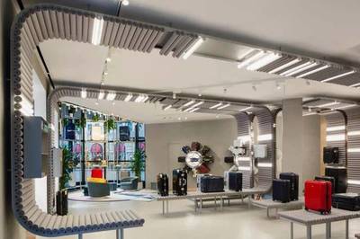 用日本和紙做展示柜，這間店簡直是奢侈品店中的“清流”